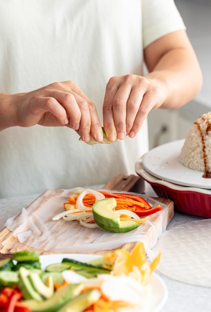 Przygotowywanie potrawy w kuchni